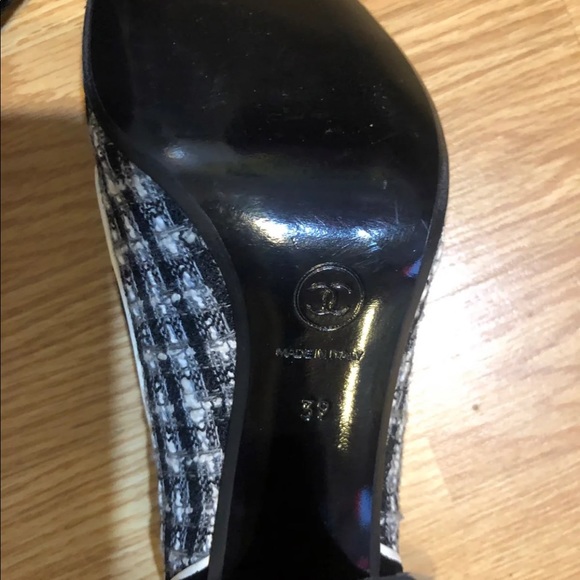 Chanel Velvet Houndstooth Pumps 39/8 - Picture 4 of 10